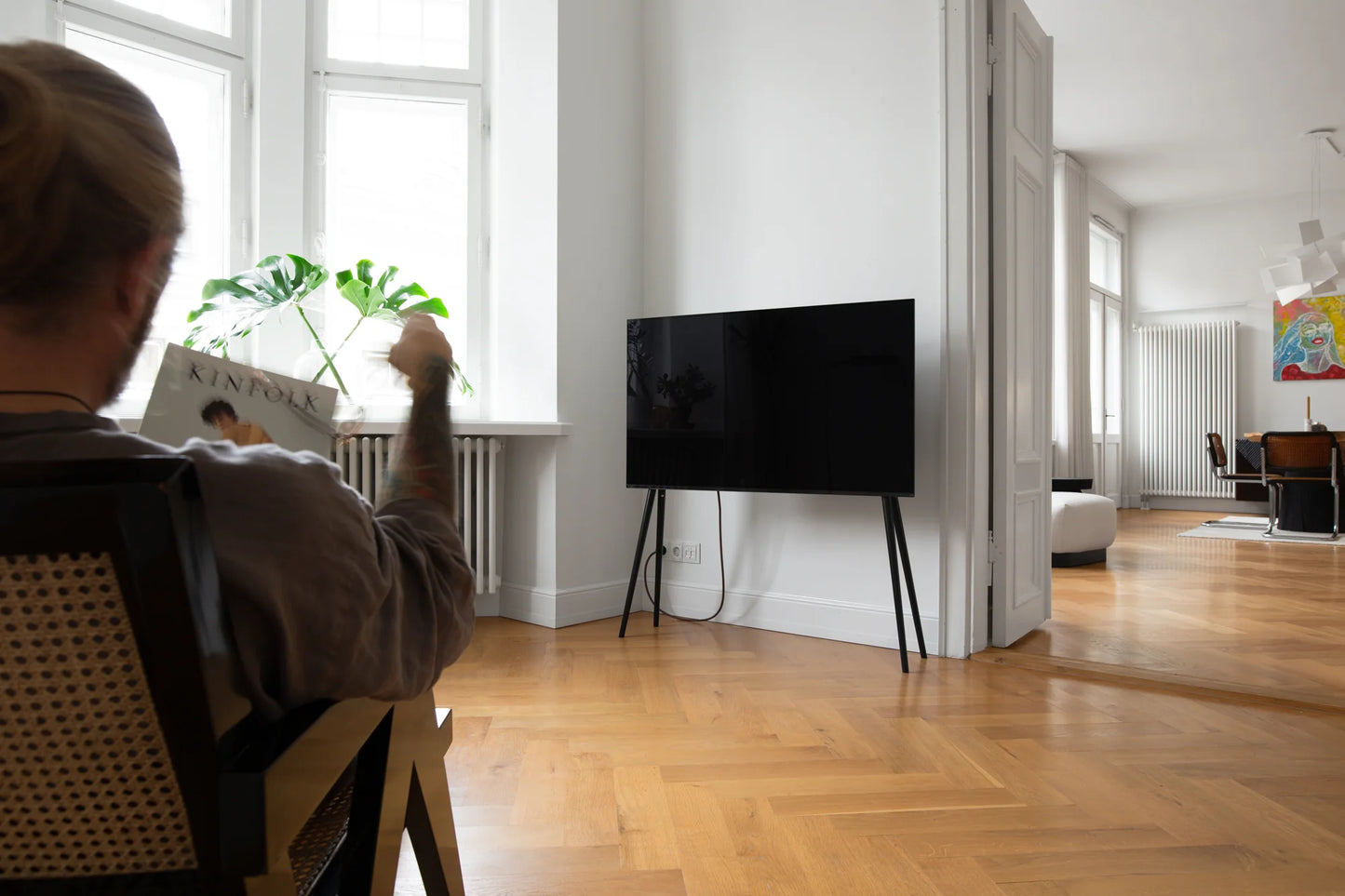 WOOD TV stander - Minimalistisk TV stativ fremstillet af bæredygtigt træ