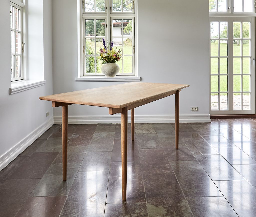 FOUR TENONS dining table 200