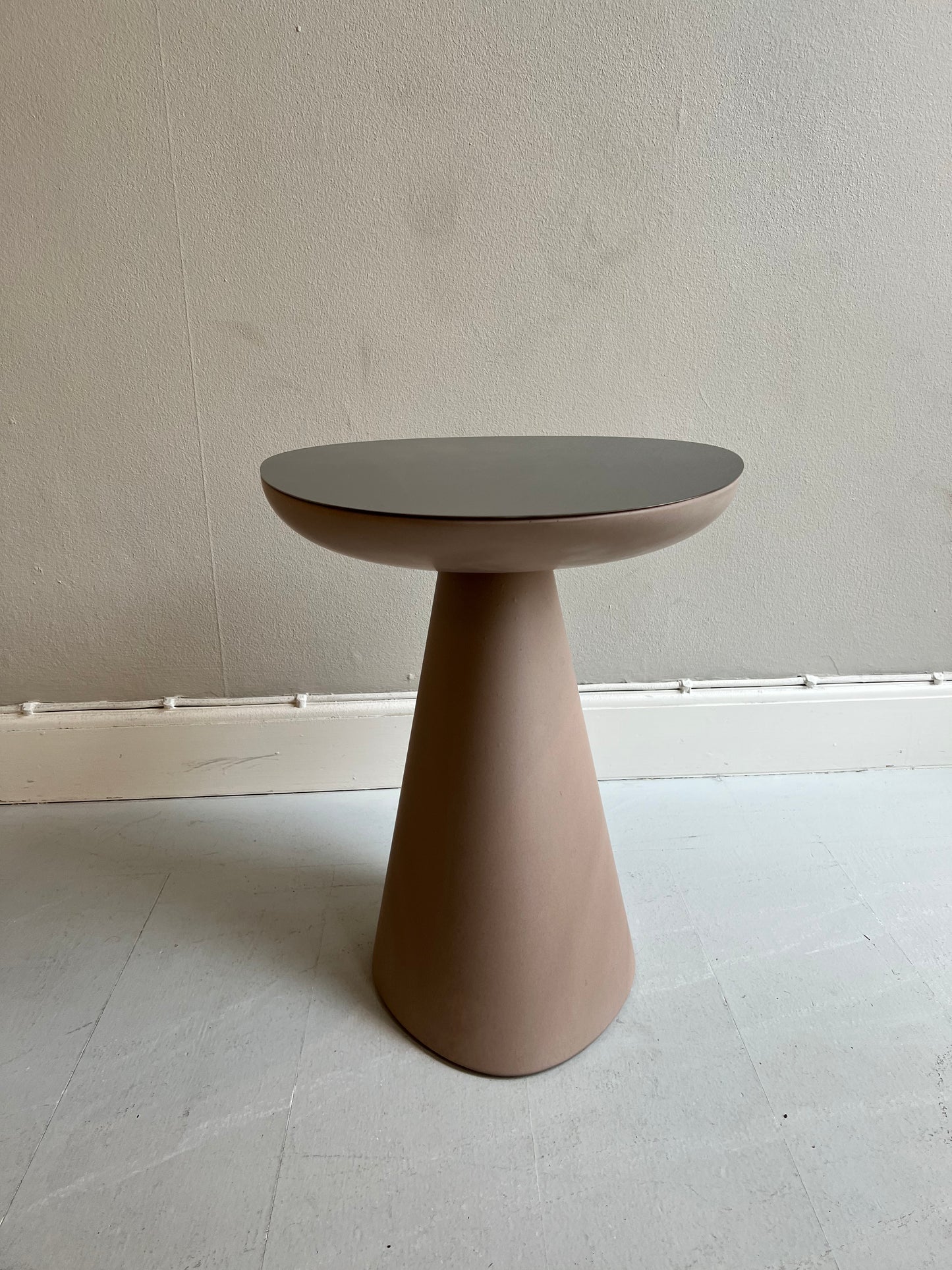 STACKING Sidetable