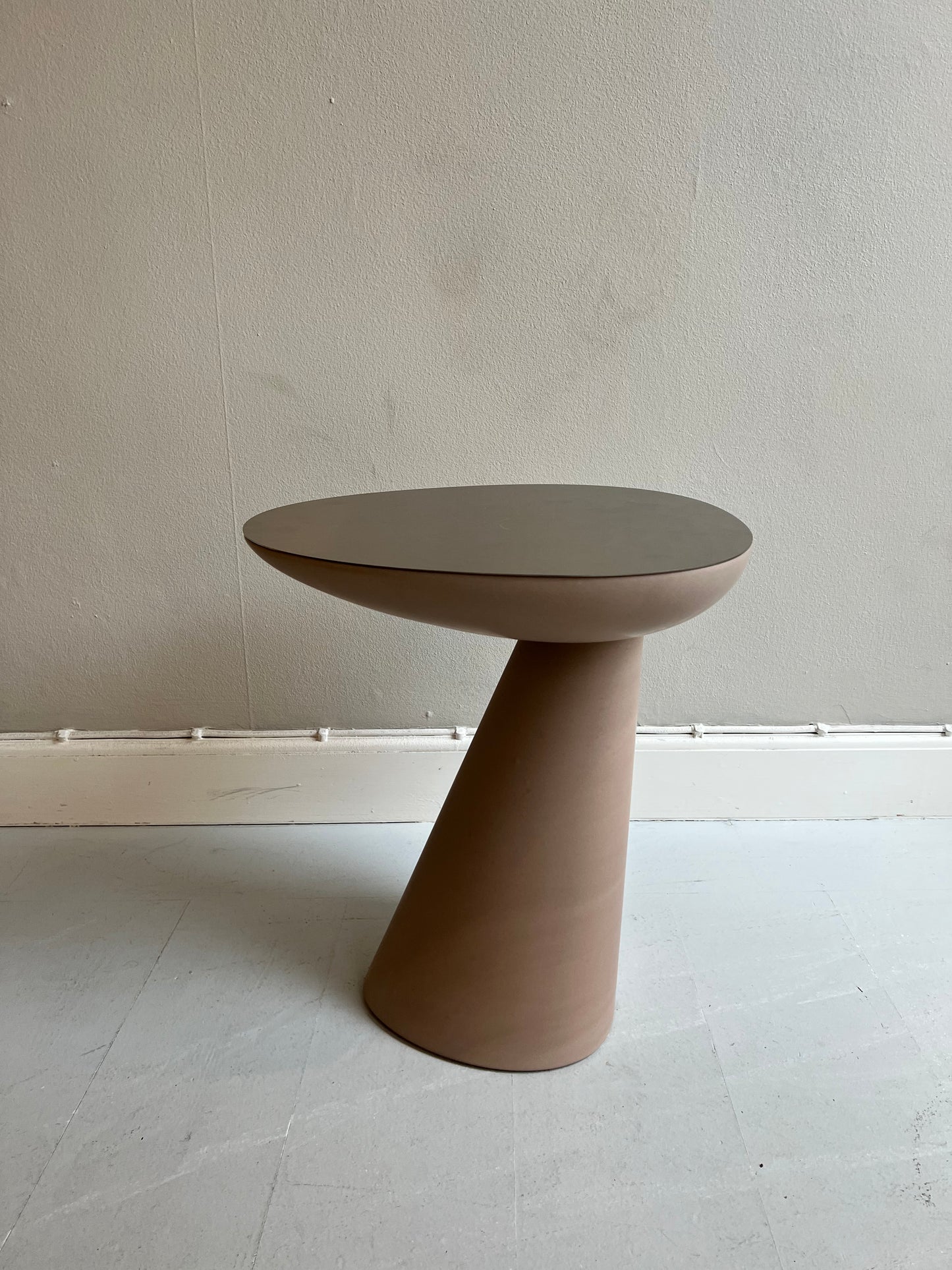 STACKING Sidetable